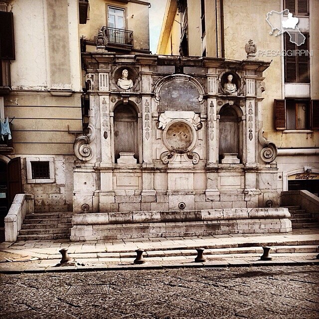 Avellino - Fontana dei tre cannoli