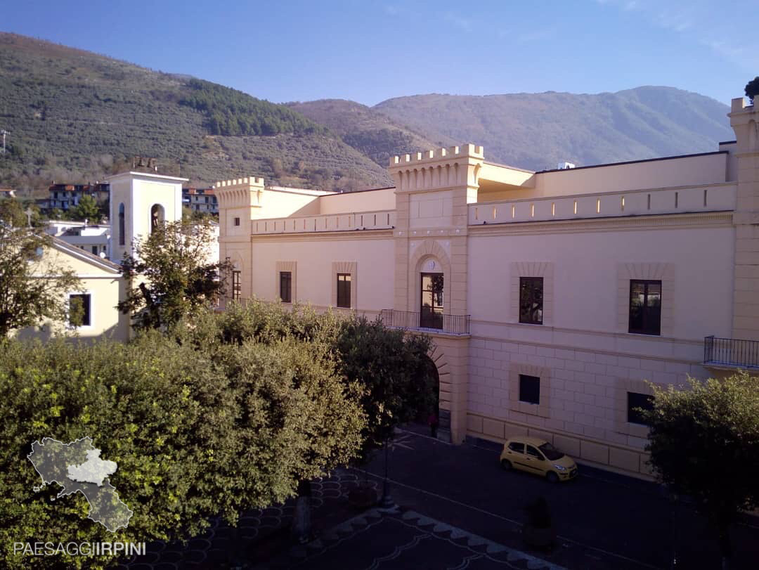 Sirignano - Palazzo Caravita