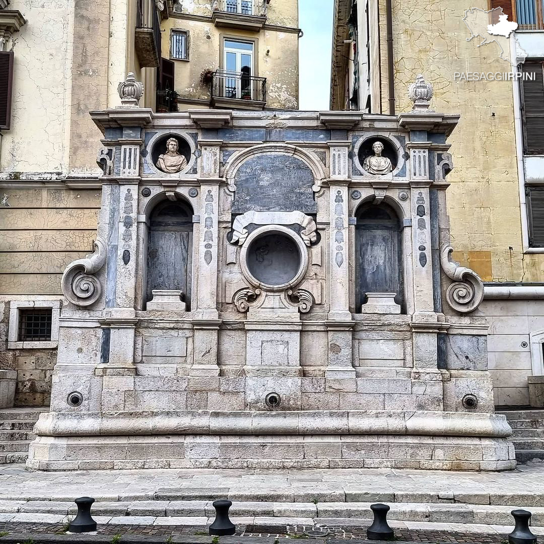 Avellino - Fontana dei tre cannoli