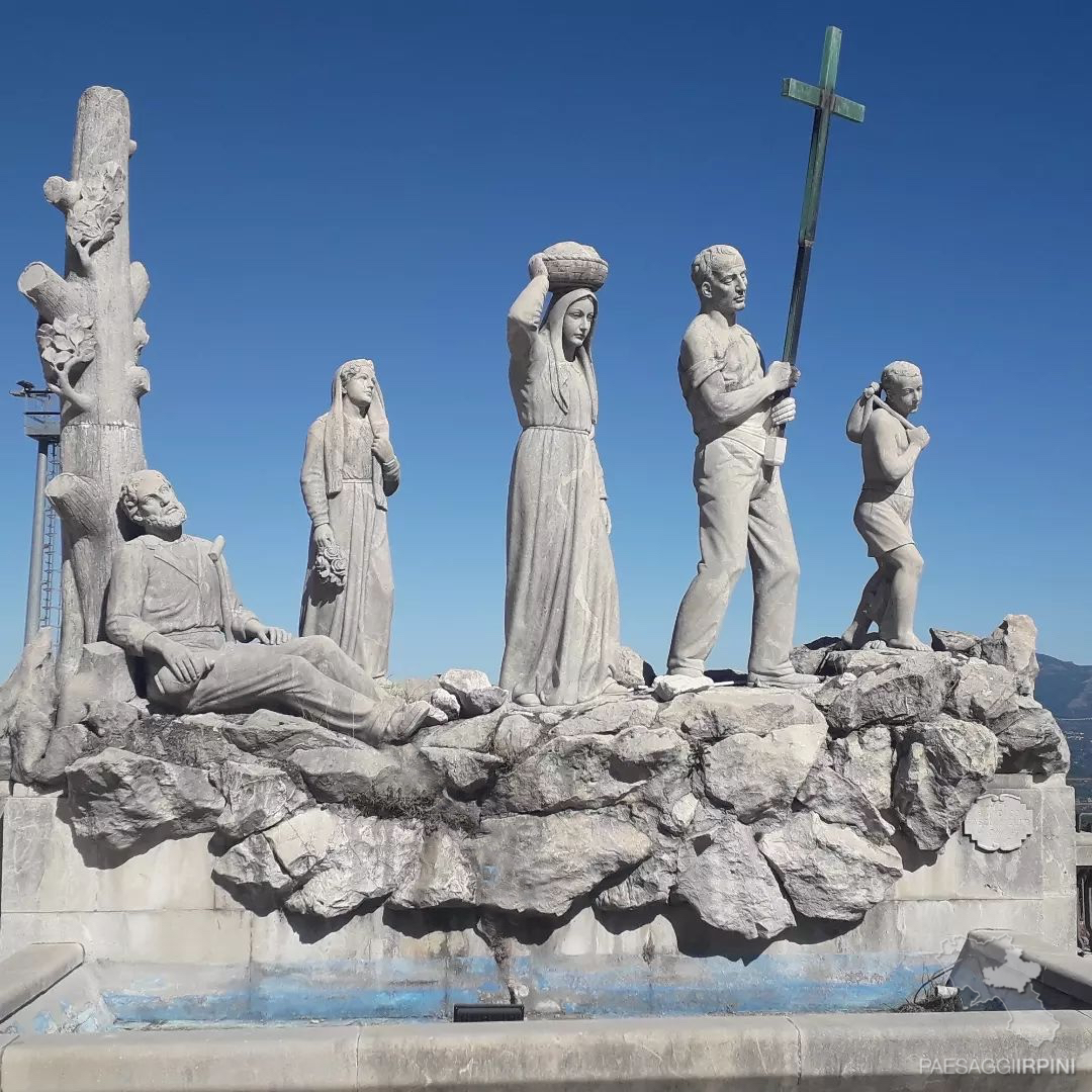 Ospedaletto d'Alpinolo - Monumento al Pellegrino