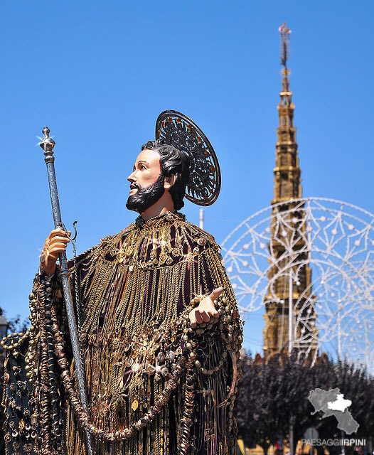 A Flumeri, il 15 agosto, il trasporto del giglio dedicato a San Rocco